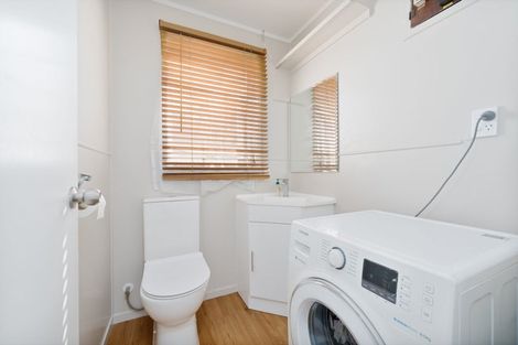 Photo of property in 2/15 Larissa Avenue, Henderson, Auckland, 0610