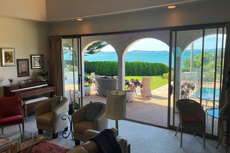 Photo of property in 18 Burford Place, Mellons Bay, Auckland, 2014