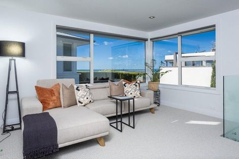 Photo of property in 223a Hurstmere Road, Takapuna, Auckland, 0622