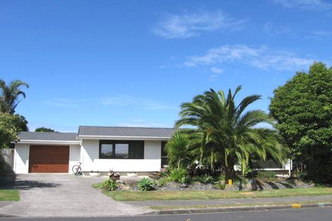 Photo of property in 14 Highwood Grove, Torbay, Auckland, 0630