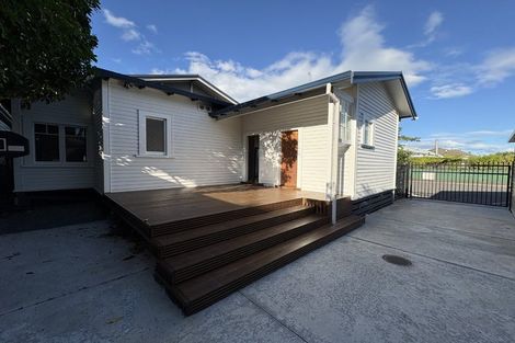 Photo of property in 61 Wellesley Road, Napier South, Napier, 4110