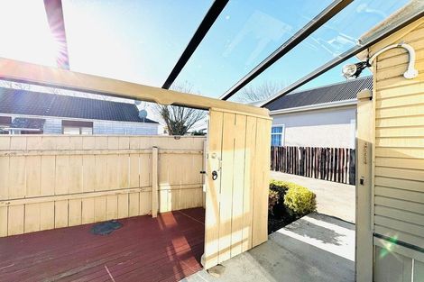 Photo of property in 2/92 North Avon Road, Richmond, Christchurch, 8013