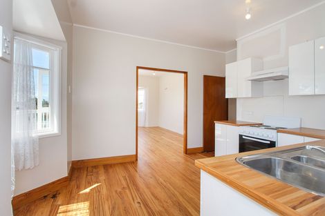 Photo of property in 32 Te Atatu Road, Te Atatu South, Auckland, 0610