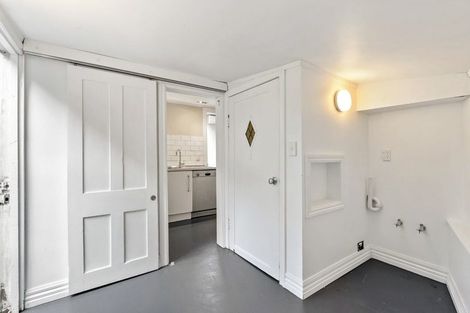 Photo of property in 32 Holloway Road, Aro Valley, Wellington, 6021