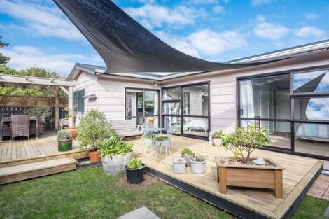 Photo of property in 5 Bahama Crescent, Paraparaumu Beach, Paraparaumu, 5032