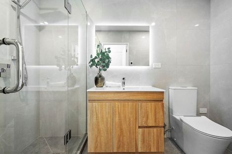 Photo of property in 2/1090 Beach Road, Torbay, Auckland, 0630