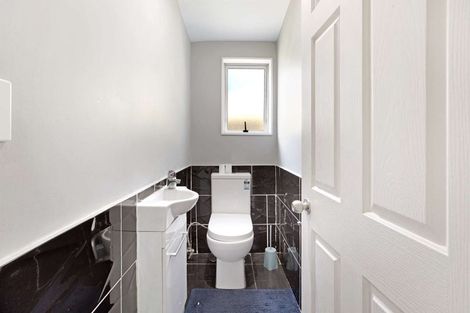 Photo of property in 2/55 Ennis Avenue, Pakuranga Heights, Auckland, 2010