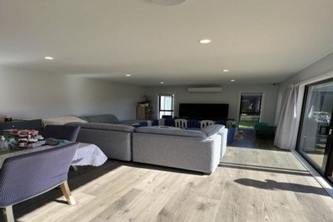 Photo of property in 121 Battalion Drive, Papakura, 2110