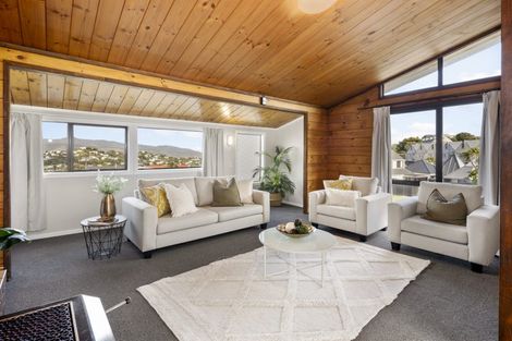 Photo of property in 5 Arahanga Grove, Maupuia, Wellington, 6022