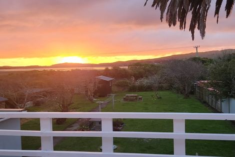 Photo of property in 25 Paekakariki Hill Road, Pauatahanui, Porirua, 5381