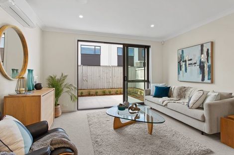 Photo of property in 15 Periko Way, Takanini, 2112