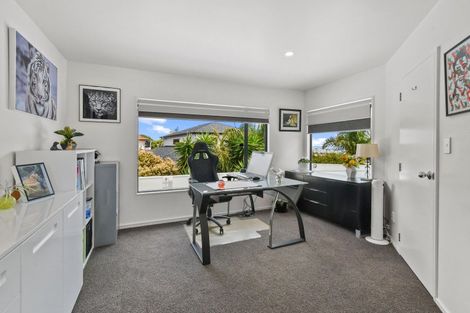 Photo of property in 6 Ribbonwood Crescent, Goodwood Heights, Auckland, 2105