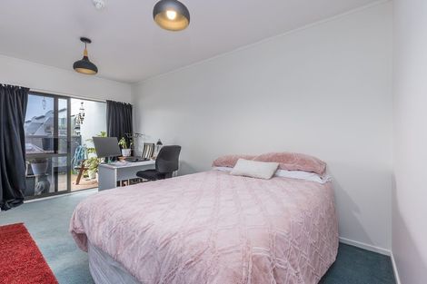 Photo of property in 14/14 Airborne Road, Rosedale, Auckland, 0632