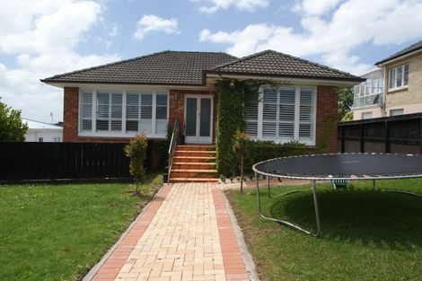 Photo of property in 33 Fairlands Avenue, Waterview, Auckland, 1026