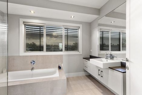 Photo of property in 86 Marine Parade, Mellons Bay, Auckland, 2014