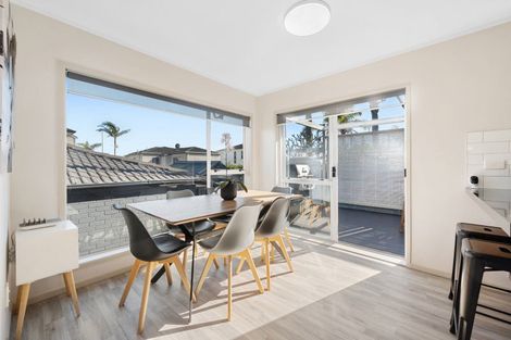 Photo of property in 32b Takutai Avenue, Bucklands Beach, Auckland, 2012