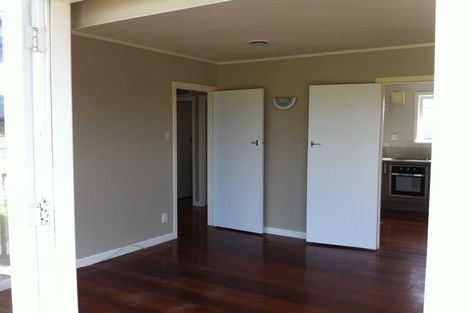Photo of property in 868 East Coast Road, Northcross, Auckland, 0630
