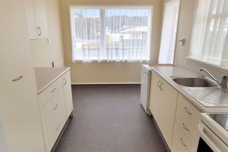 Photo of property in 71 Wai-iti Crescent, Woburn, Lower Hutt, 5010