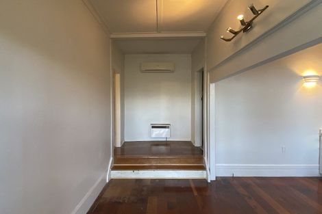 Photo of property in 98 Rolleston Street, Mount Cook, Wellington, 6021