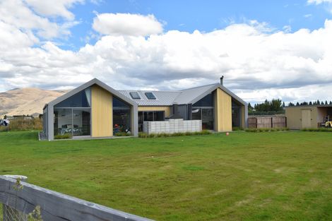 Photo of property in 21 Peak Drive, Twizel, 7901