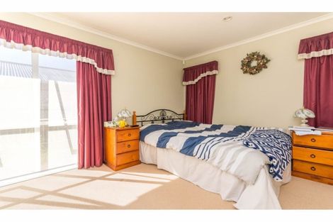 Photo of property in 2a Wattle Street, New Lynn, Auckland, 0600