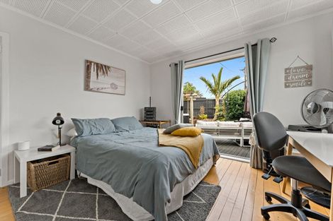 Photo of property in 2/71 Deep Creek Road, Waiake, Auckland, 0630