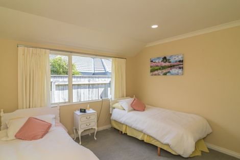 Photo of property in 28 Quadrant Heights, Paraparaumu, 5032