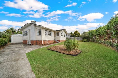 Photo of property in 51 Fairclough Road, Beach Haven, Auckland, 0626