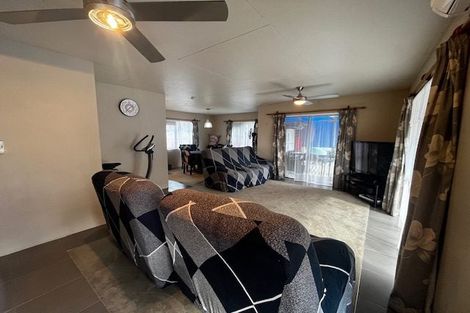 Photo of property in 2/20 Ocean View Road, Northcote, Auckland, 0627