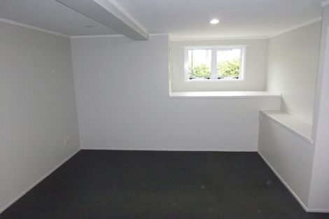 Photo of property in 22 Raymond Terrace, Northcote, Auckland, 0627