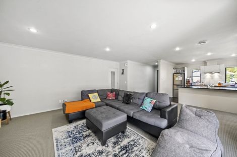 Photo of property in 18 Poppy Watts Grove, Stokes Valley, Lower Hutt, 5019