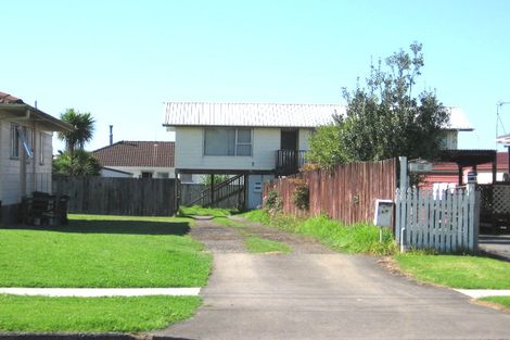 Photo of property in 42 Beach Road, Te Atatu Peninsula, Auckland, 0610