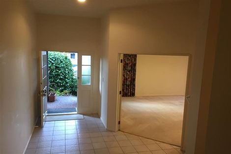 Photo of property in 21 Taupiko Place, Green Bay, Auckland, 0604