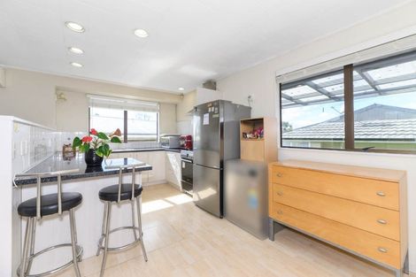 Photo of property in 25 Glen Close, Glen Eden, Auckland, 0602