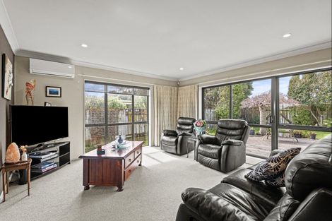 Photo of property in 9 Rosebank Avenue, Kelvin Grove, Palmerston North, 4414