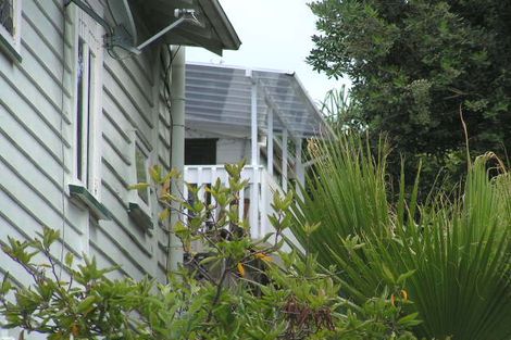 Photo of property in 2/10 Denby Lane, Northcote Point, Auckland, 0627