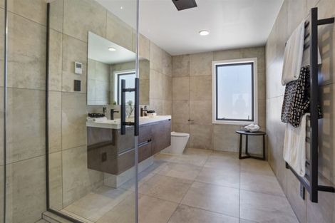 Photo of property in 2 Luff Place, Long Bay, Auckland, 0630