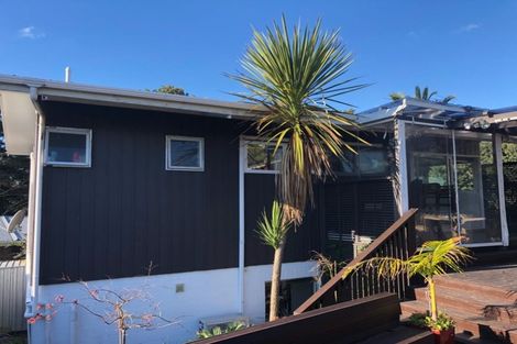 Photo of property in 2/49 Archers Road, Hillcrest, Auckland, 0629
