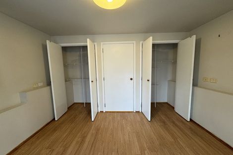 Photo of property in 18 Normanton Street, Glenfield, Auckland, 0629