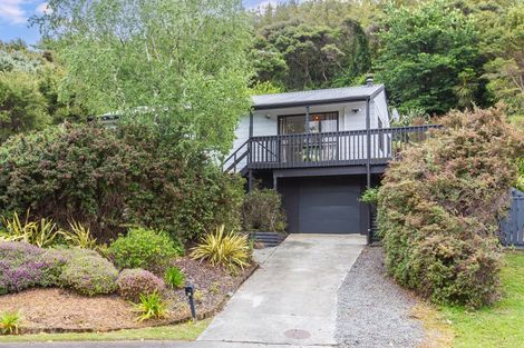 Photo of property in 64 Albatross Close, Whitby, Porirua, 5024