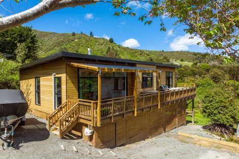 Photo of property in 30 Waimarama Street, Waikawa, Picton, 7220