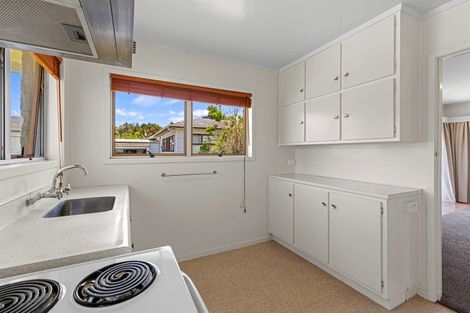 Photo of property in 2/16 Mannering Place, Hillcrest, Auckland, 0627