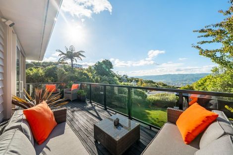 Photo of property in 7 Pokohiwi Road, Normandale, Lower Hutt, 5010