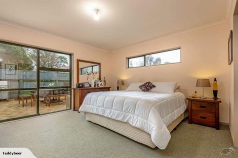 Photo of property in 15 Woburn Place, Takaro, Palmerston North, 4412