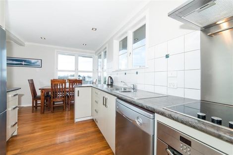 Photo of property in 10 Kaweka Street, New Lynn, Auckland, 0600