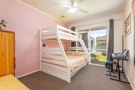 Photo of property in 19 Peppertree Glade, Kelvin Grove, Palmerston North, 4414