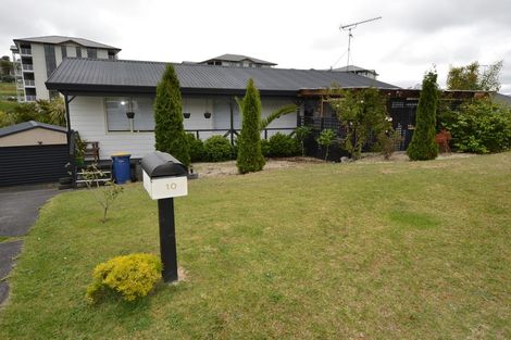 Photo of property in 10 Rook Place, Unsworth Heights, Auckland, 0632