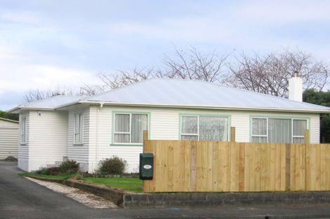 Photo of property in 17 Dorset Crescent, Hokowhitu, Palmerston North, 4410