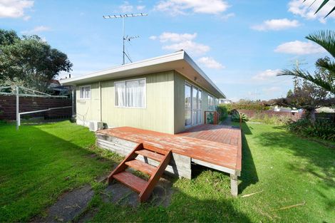 Photo of property in 1/47 Flanshaw Road, Te Atatu South, Auckland, 0610