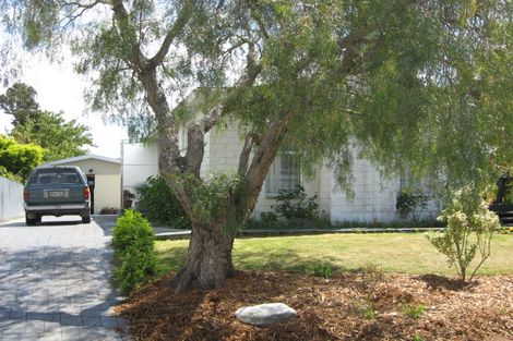 Photo of property in 6 Kowai Place, Amberley, 7410